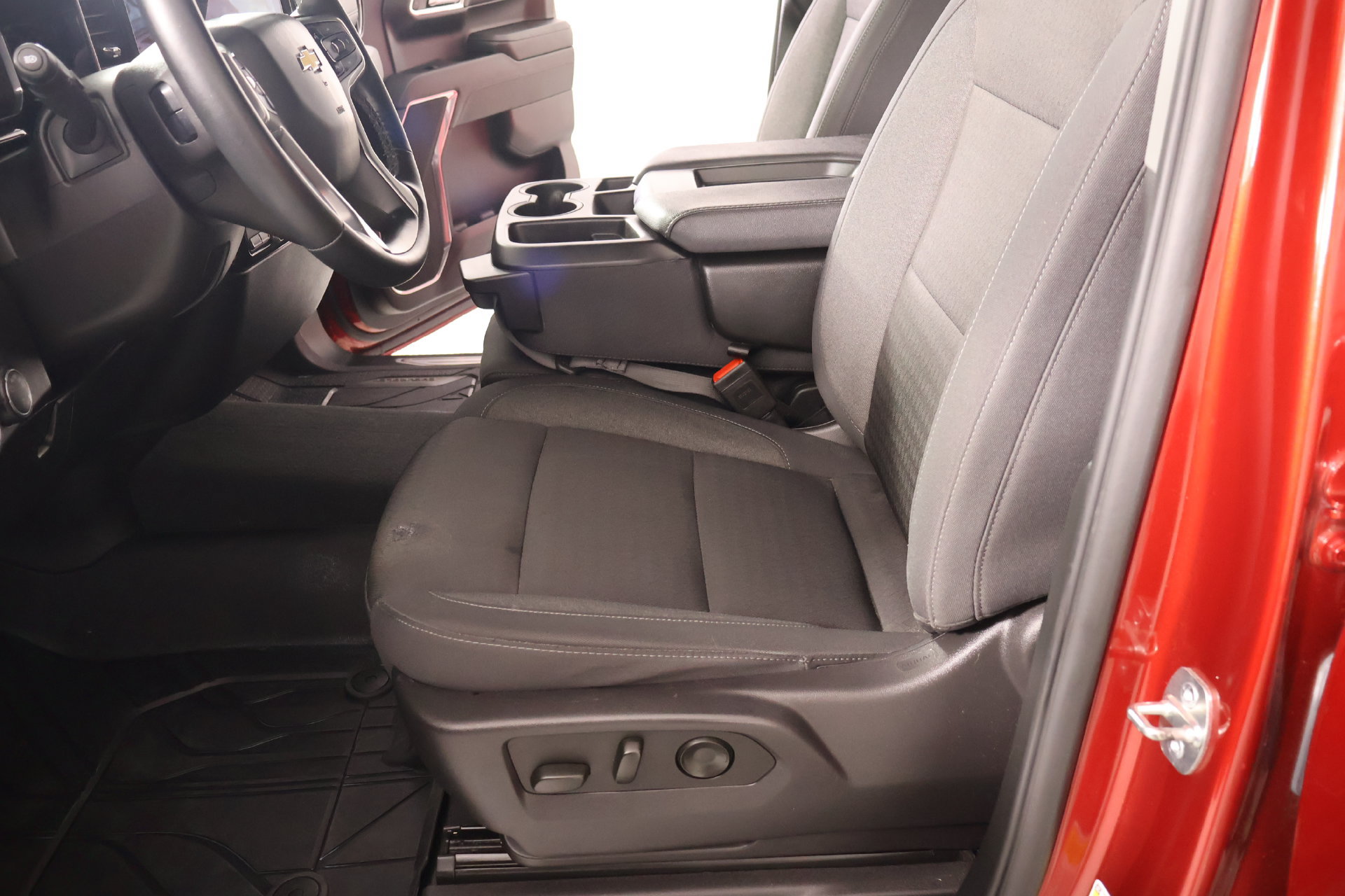 Used 2024 Chevrolet Silverado 1500 LT w/ Safety Package AWD/4WD image 11