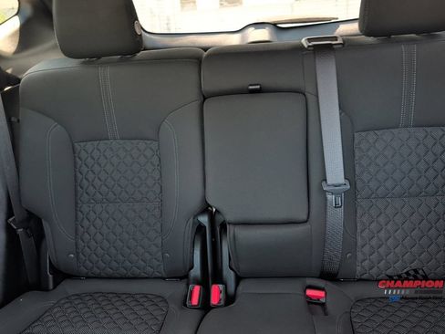Used 2019 Chevrolet Blazer LT FWD image 34