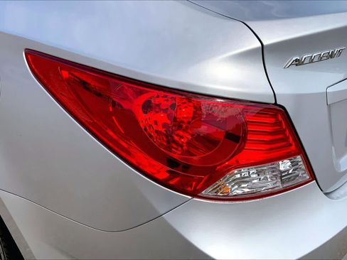 Used 2014 Hyundai Accent GLS FWD image 27