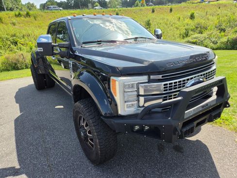 Used 2017 Ford F450 Platinum w/ Platinum Ultimate Package AWD/4WD image 4
