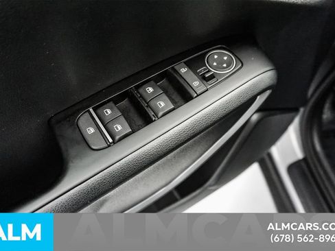Used 2025 Kia Soul LX w/ LX Technology Package FWD image 39