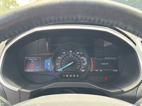 Used 2018 Ford Edge Titanium w/ Technology Package FWD image 19