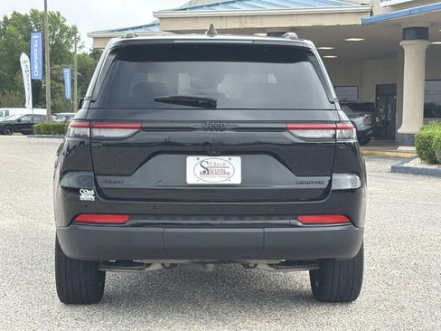 Used 2024 Jeep Grand Cherokee Limited w/ Black Appearance Package AWD/4WD image 9