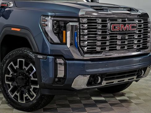 New 2026 GMC Sierra 2500 Denali w/ Denali Reserve Package AWD/4WD image 2
