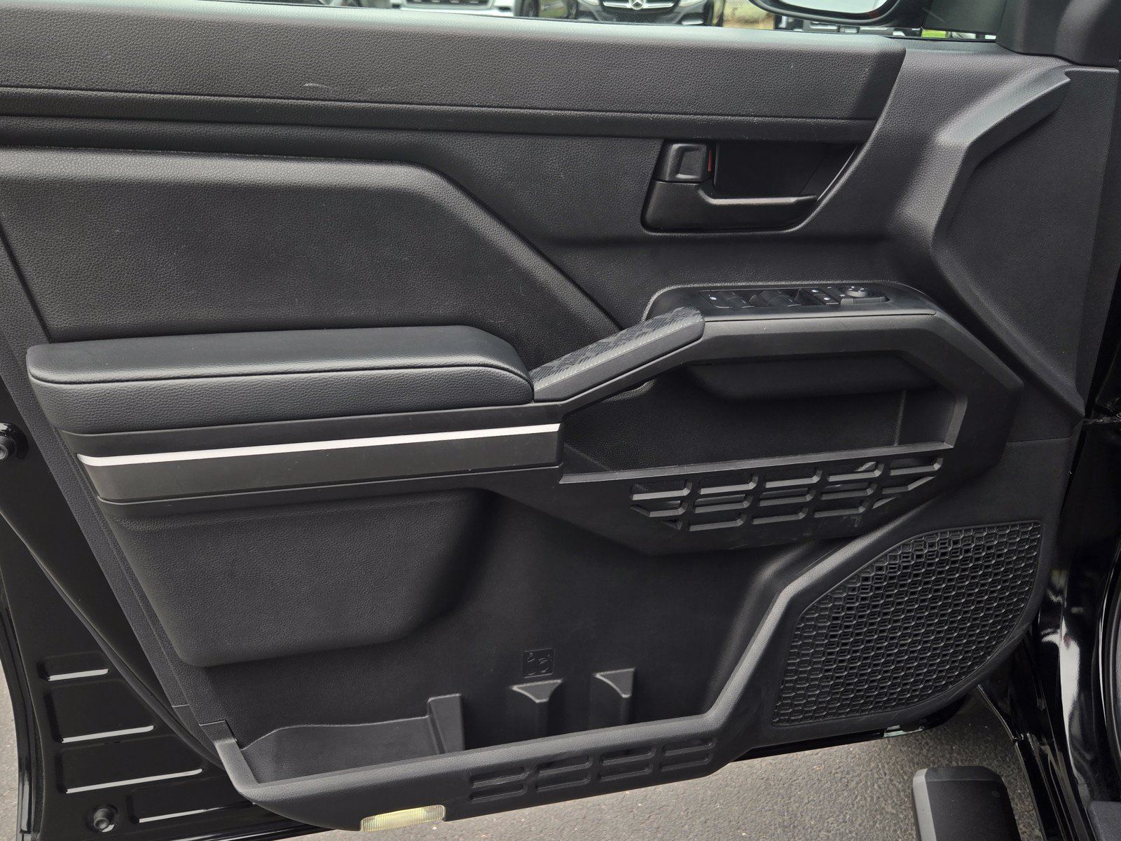 Certified 2025 Toyota Tacoma SR5 AWD/4WD image 9