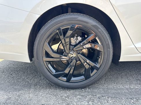 New 2025 Volkswagen Jetta SE image 32