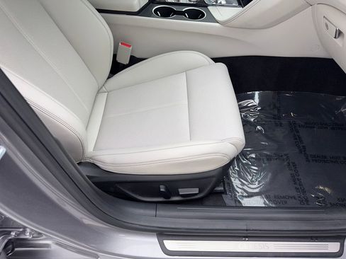 Used 2025 Genesis G70 2.5T image 44