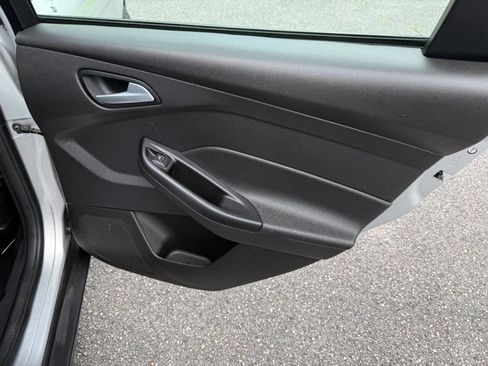 Used 2015 Ford Focus SE image 40