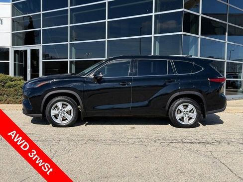 Used 2022 Toyota Highlander LE AWD/4WD image 6