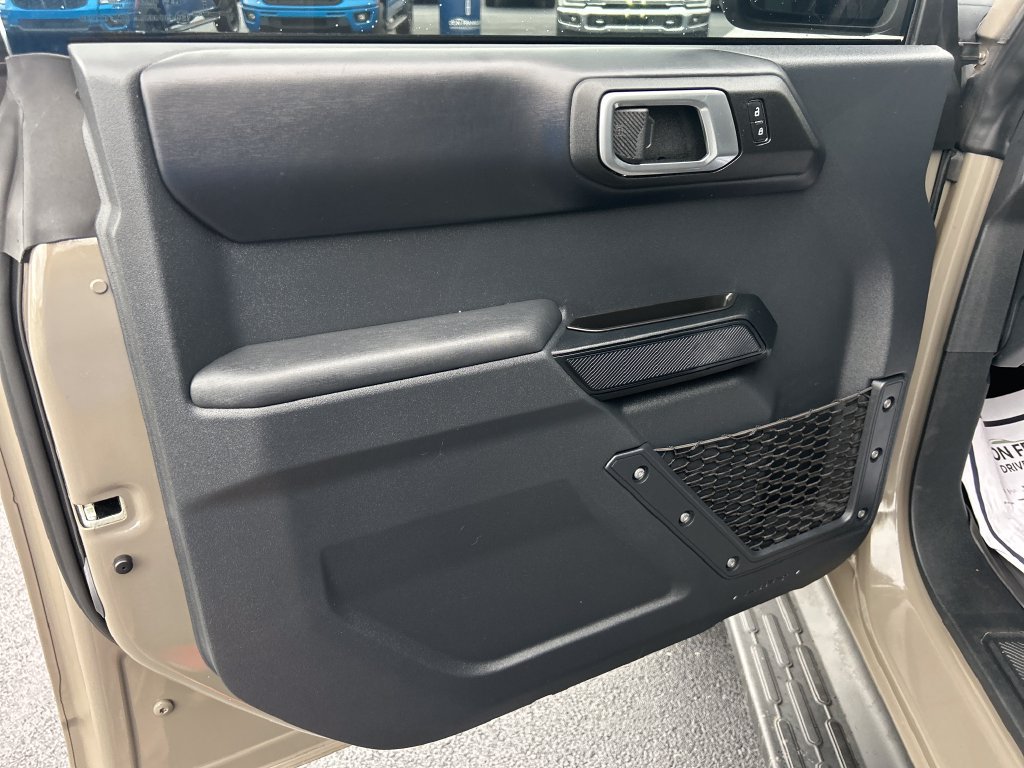 Used 2025 Ford Bronco Outer Banks AWD/4WD image 12
