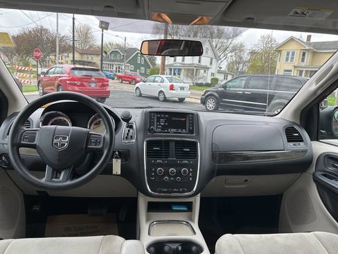 Used 2013 Dodge Grand Caravan SXT FWD image 16
