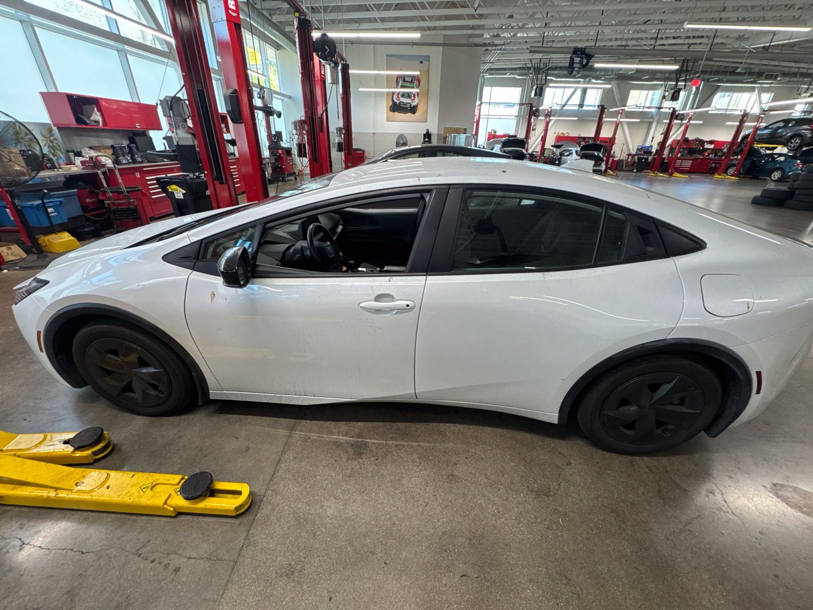 Used 2024 Toyota Prius LE FWD image 6