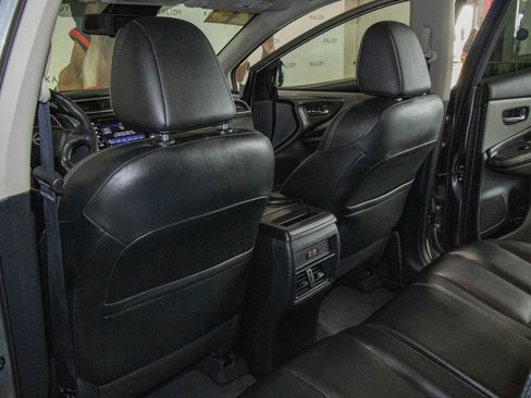 Used 2023 Nissan Murano SV FWD image 9