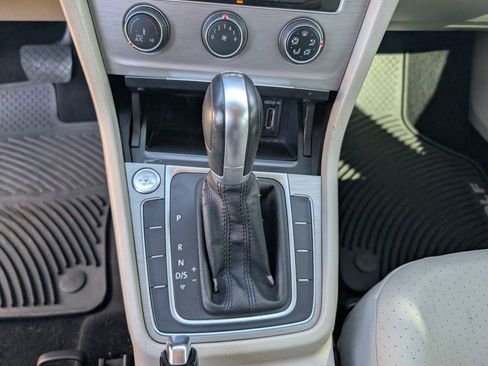 Used 2015 Volkswagen Golf TDI S image 22