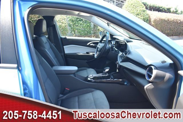 Used 2025 Chevrolet Trax LT w/ Driver Confidence Package FWD image 23