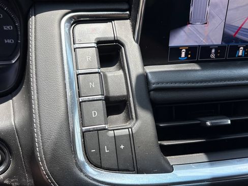 Used 2021 Chevrolet Suburban LT w/ LT Signature Package RWD image 27