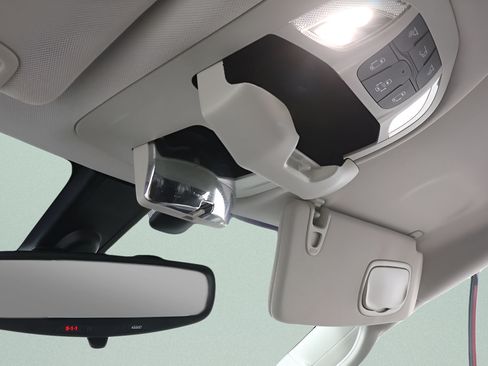 Used 2017 Chrysler Pacifica Touring-L FWD image 17