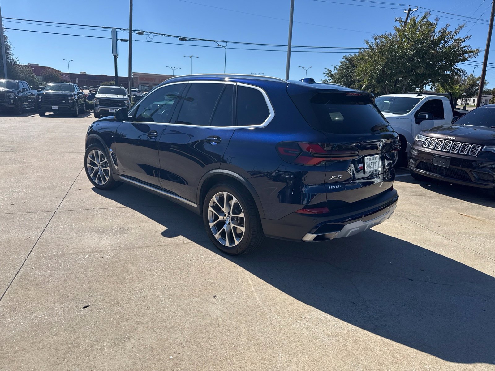 Used 2024 BMW X5 xDrive40i w/ Executive Package AWD/4WD image 2