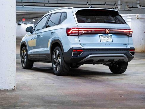 New 2026 Volkswagen Taos SE image 5