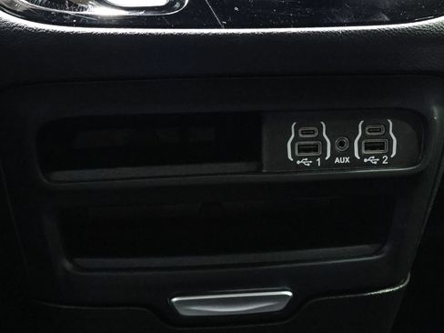 Used 2025 Chrysler Pacifica Select FWD image 28