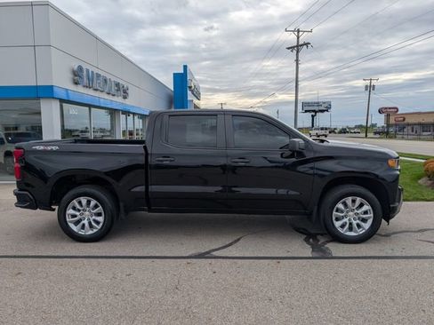 Used 2020 Chevrolet Silverado 1500 Custom w/ Custom Value Package AWD/4WD image 2