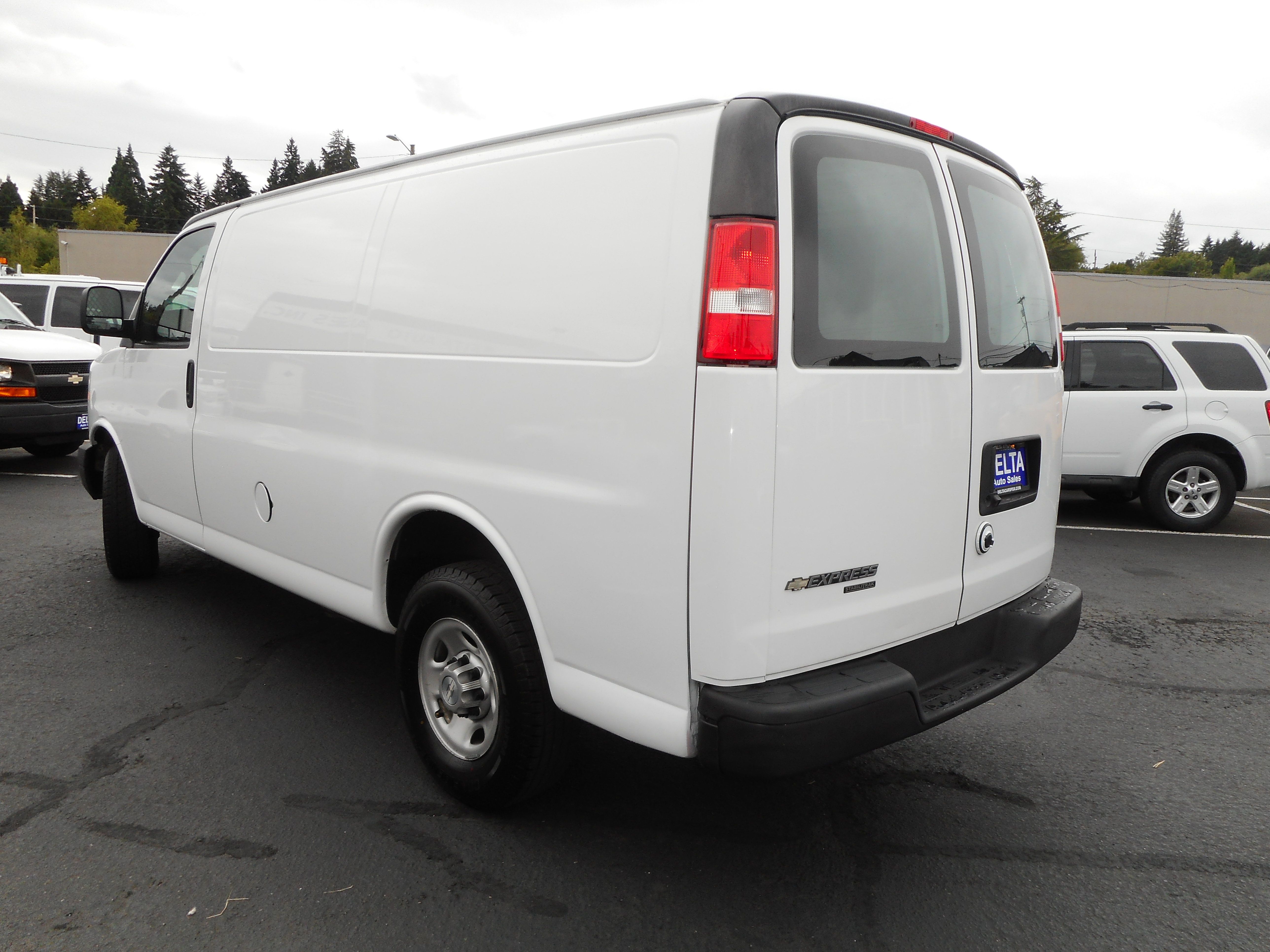 Used 2016 Chevrolet Express 2500 RWD image 9