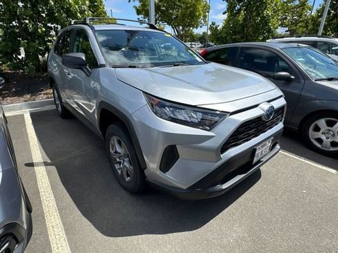 Used 2022 Toyota RAV4 LE AWD/4WD image 2