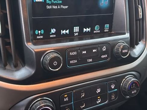 Used 2018 Chevrolet Colorado Z71 AWD/4WD image 18
