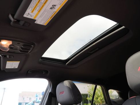 Used 2024 Chevrolet Trax RS w/ Sunroof Package FWD image 8