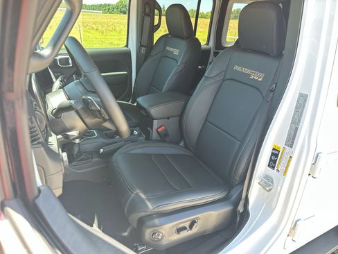 Used 2025 Jeep Wrangler Unlimited Rubicon 392 AWD/4WD image 11