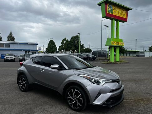 Used 2018 Toyota C-HR XLE FWD image 1