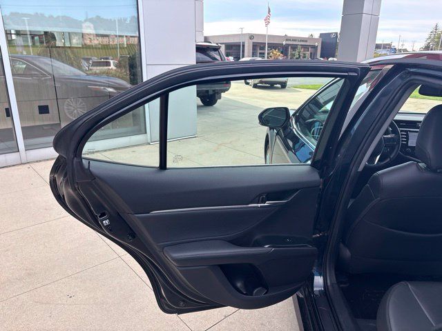 Used 2018 Toyota Camry XLE FWD image 27