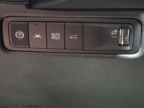 Used 2025 Chevrolet Equinox EV RS w/ Convenience Package II image 35