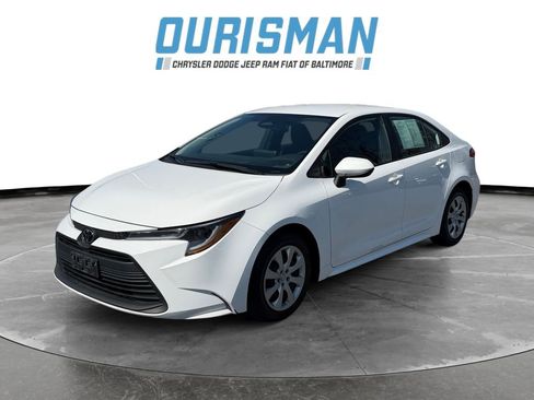 Used 2024 Toyota Corolla LE image 2