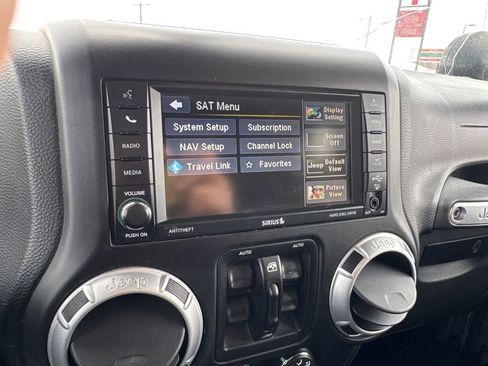 Used 2014 Jeep Wrangler Unlimited Sahara w/ Connectivity Group AWD/4WD image 28