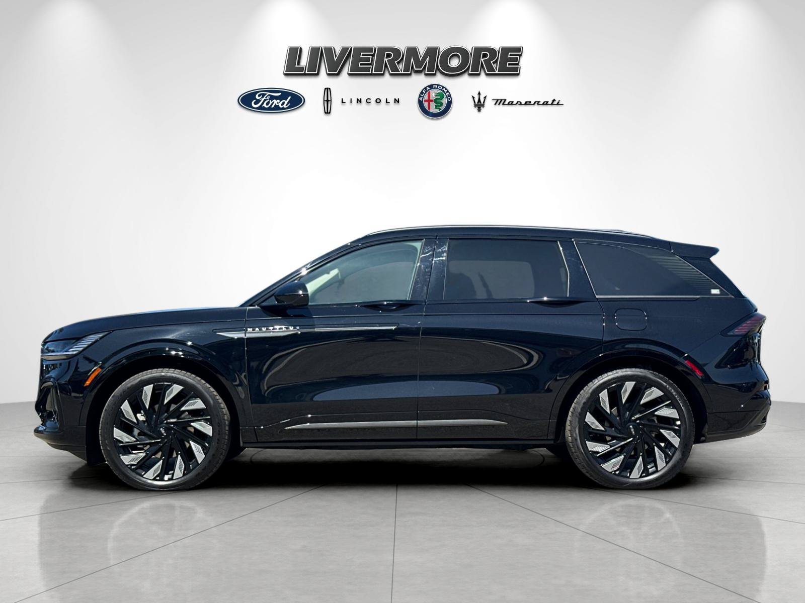 Used 2026 Lincoln Nautilus Reserve w/ Jet Appearance Package AWD/4WD image 6