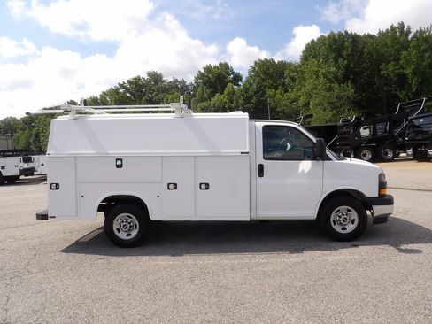 Used 2020 GMC Savana 3500 w/ Power Convenience Package RWD image 9