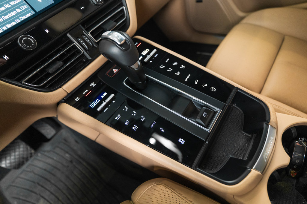 Certified 2023 Porsche Macan S AWD/4WD image 24