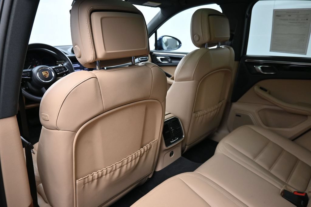 Certified 2025 Porsche Macan AWD/4WD image 8