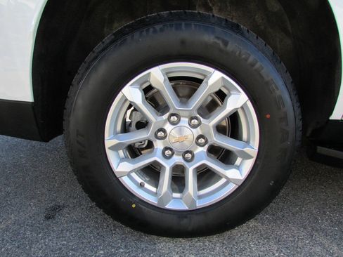 Used 2025 Chevrolet Tahoe LT AWD/4WD image 12