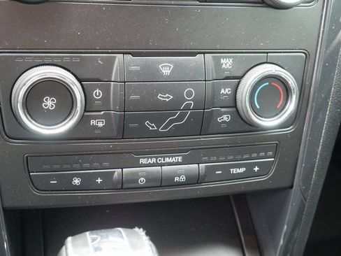 Used 2018 Ford Explorer XLT image 20