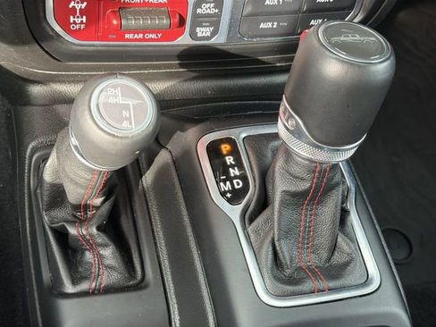 Used 2023 Jeep Gladiator Rubicon w/ Cold Weather Group image 18