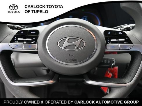 Used 2024 Hyundai Elantra SE image 16