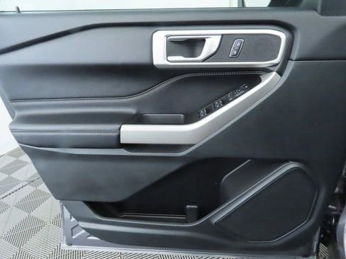 Used 2022 Ford Explorer XLT w/ Equipment Group 202A image 25