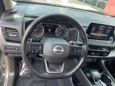 Used 2025 Nissan Rogue SV AWD/4WD image 23
