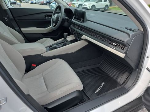 Used 2023 Honda Accord EX image 31