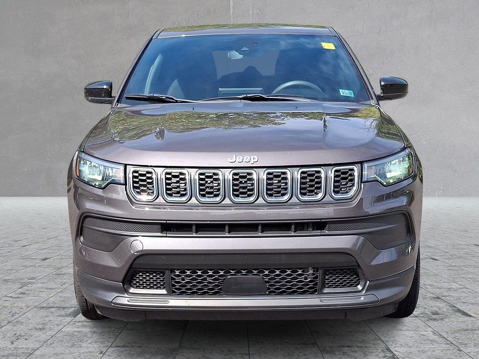 Used 2024 Jeep Compass Sport AWD/4WD image 2