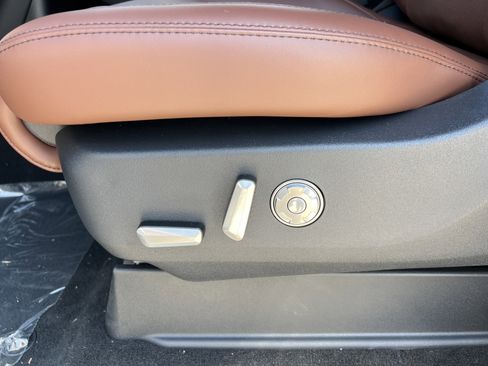 New 2025 Lincoln Navigator L Reserve image 23