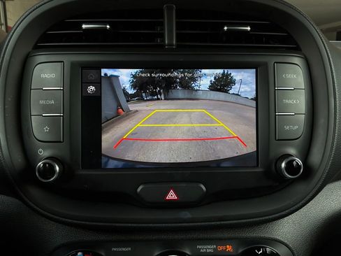 Used 2025 Kia Soul LX w/ LX Technology Package FWD image 29