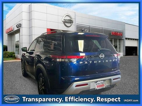 Used 2025 Nissan Pathfinder SL AWD/4WD image 8
